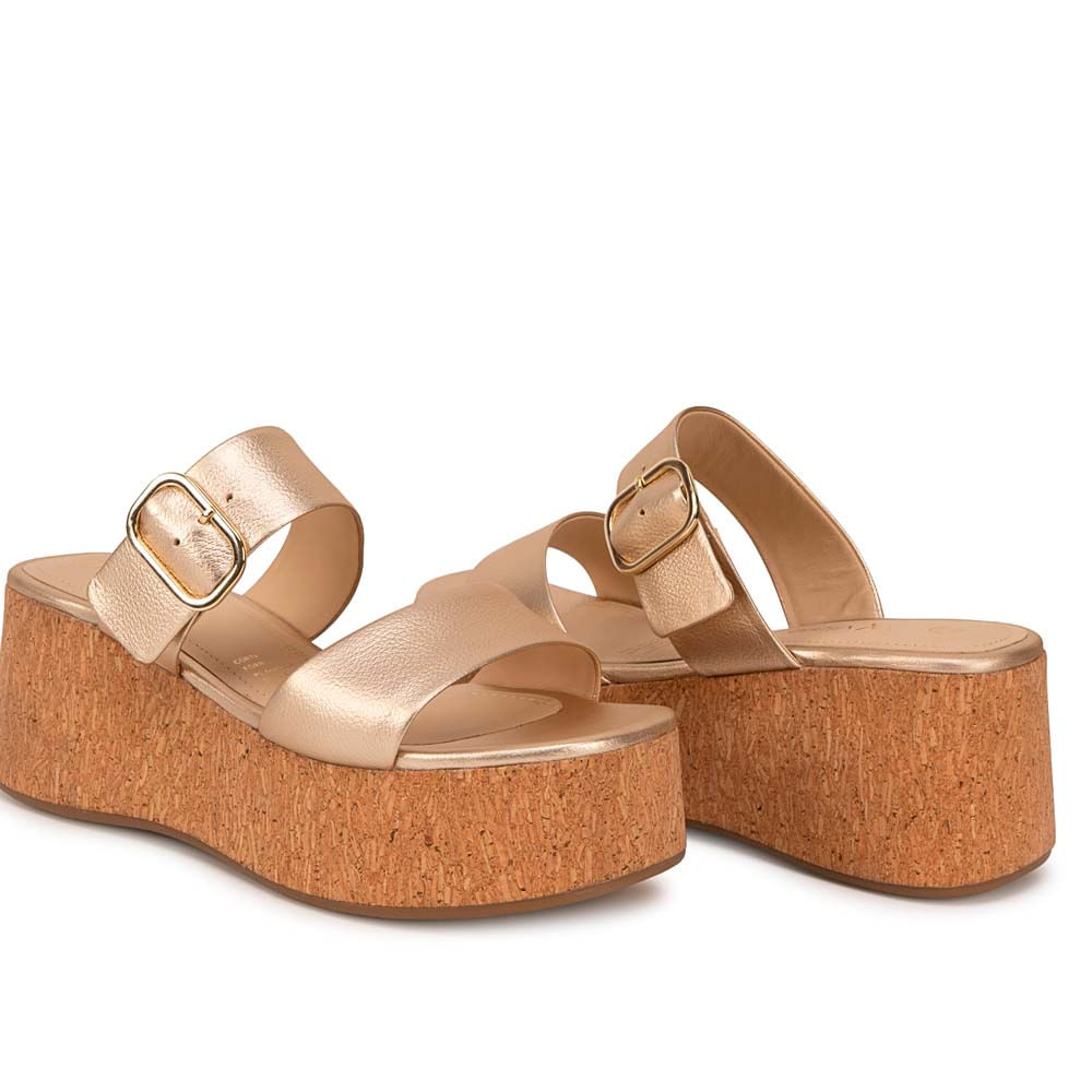 Sandalia Slide Casual ALE-2631 Dorado Viale Cuero - Imagen 3